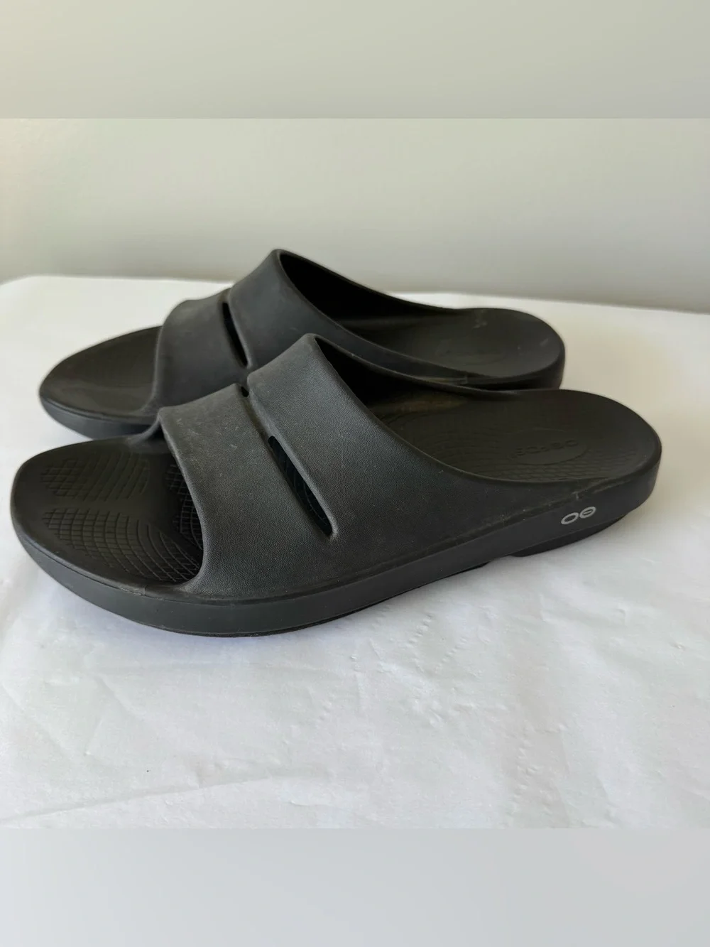 OOFOS Size 12 Men’s Black Slides Sandals
